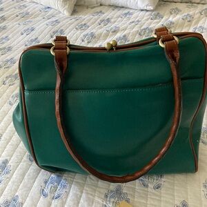 Elegant Green Leather Tote Bag